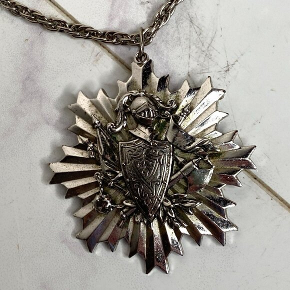 Vintage ACCESSOCRAFT NYC Silver Knight Crest Medieval Pendant Necklace & Brooch - Picture 3 of 8